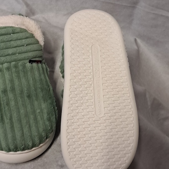 Pluffi Cozy Green Women's Slippers. Brand NEW. Never Worn. Soft and Cozy! - Picture 3 of 5